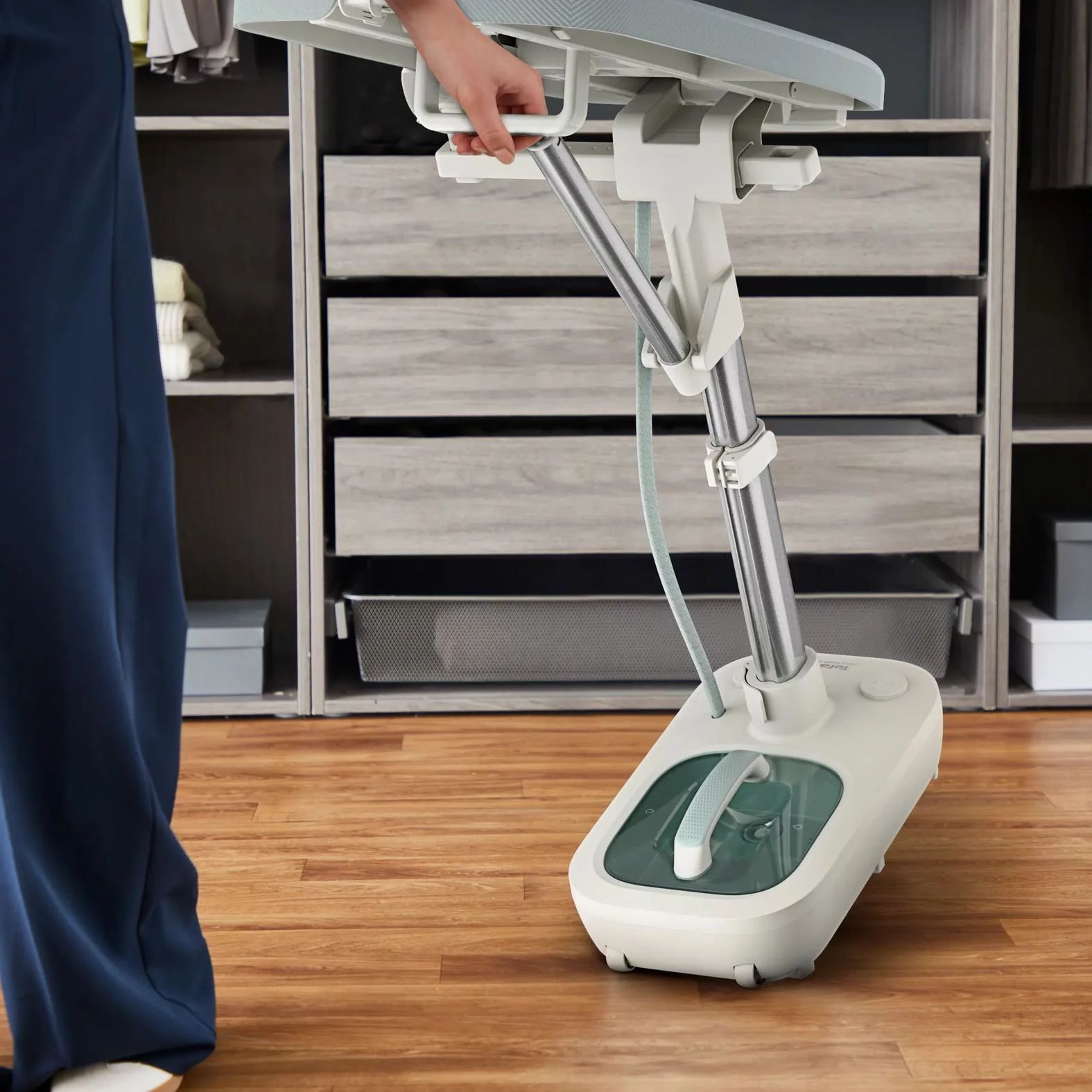 Tefal QT1214 All-in-One Dampfbügellösung, Steam Board 450 - EUKALYPTUS/CREMEWEIß
