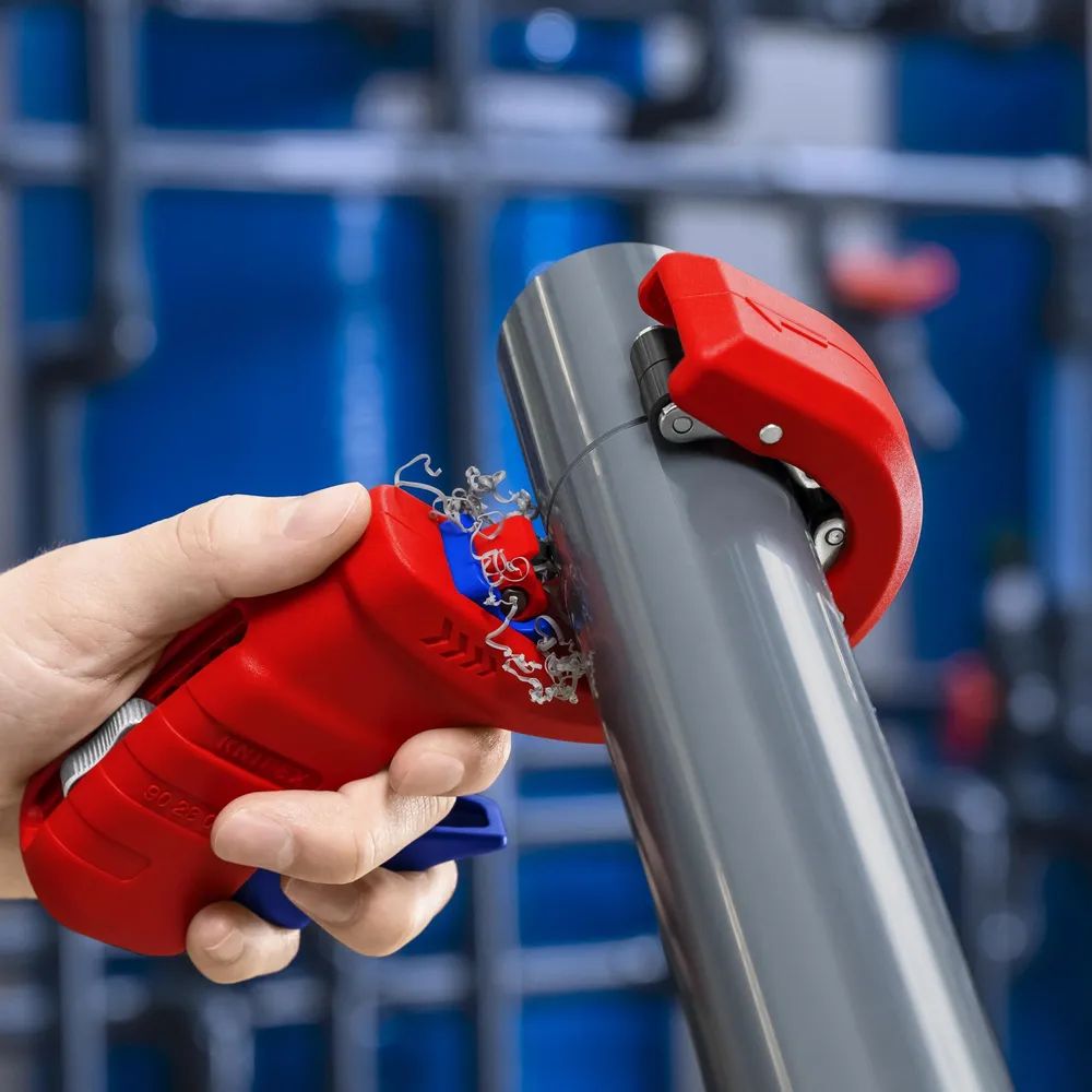 KNIPEX DPT50 Rohrschneider für dickwandige Kunststoffrohre, auch kerngeschäumt Schneiden und Anfasen in einem Schritt mit Kunststoff überzogen 202 mm