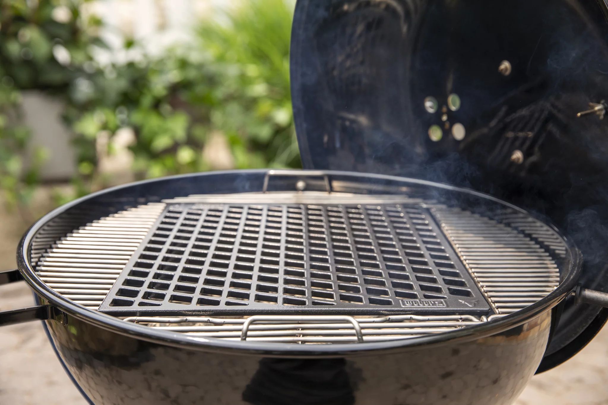Weber Master-Touch Premium, 67cm, Black