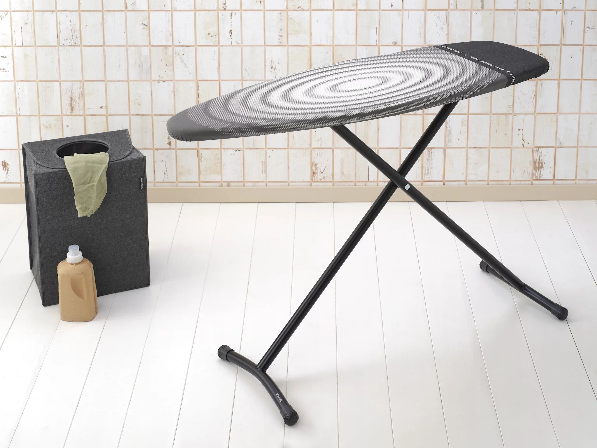 Brabantia Streckmetall-Bügeltisch Gr.D 135 x 45 cm / Rohrdurchmesser 35mm