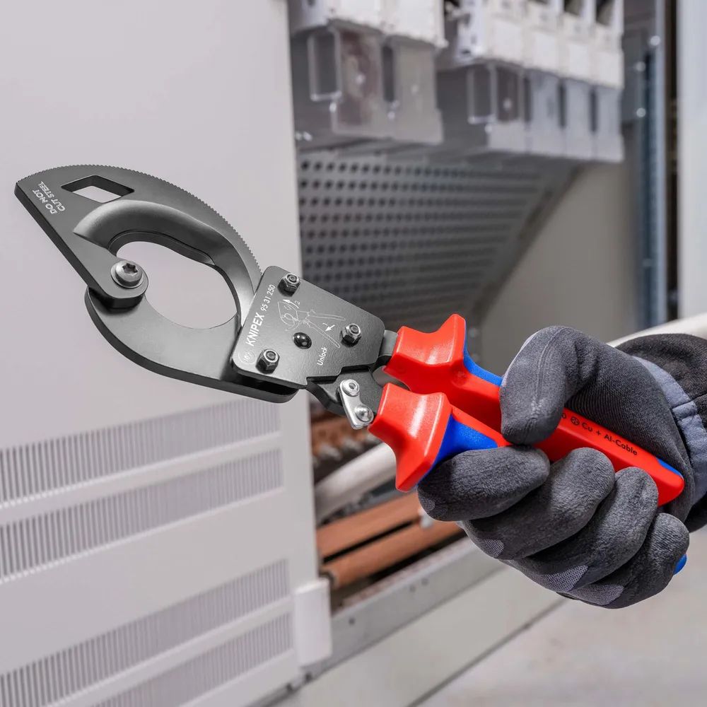 KNIPEX Kabelschneider (Ratschenprinzip) mit Mehrkomponenten-Hüllen schwarz lackiert 250 mm