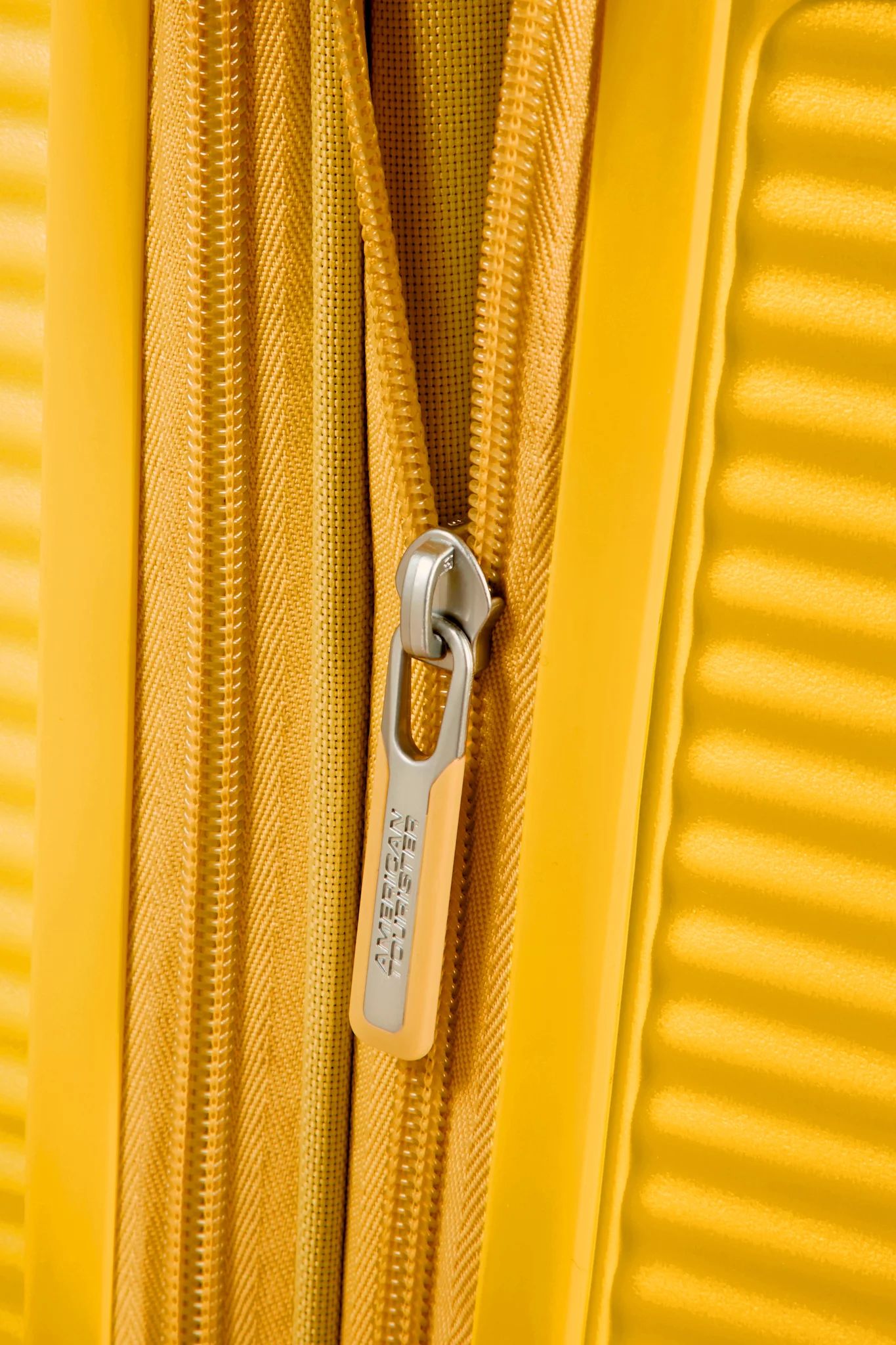 AMERICAN TOURISTER SOUNDBOX SPINNER 55/20 TSA EXP, GOLDEN YELLOW