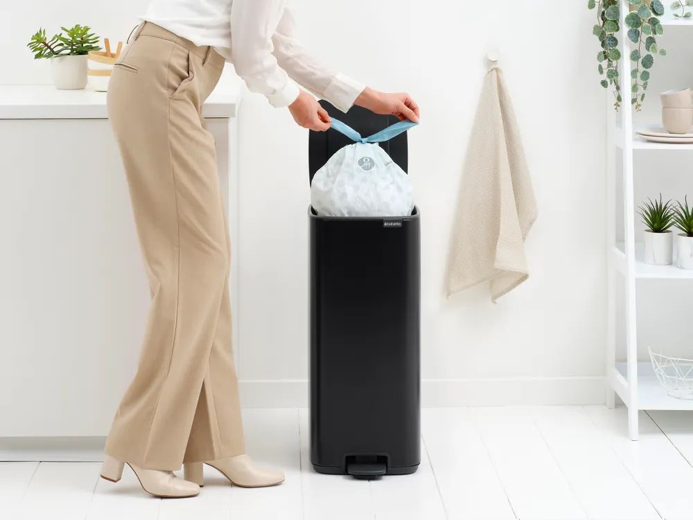 Brabantia Bo Treteimer, 30L - Matt Black
