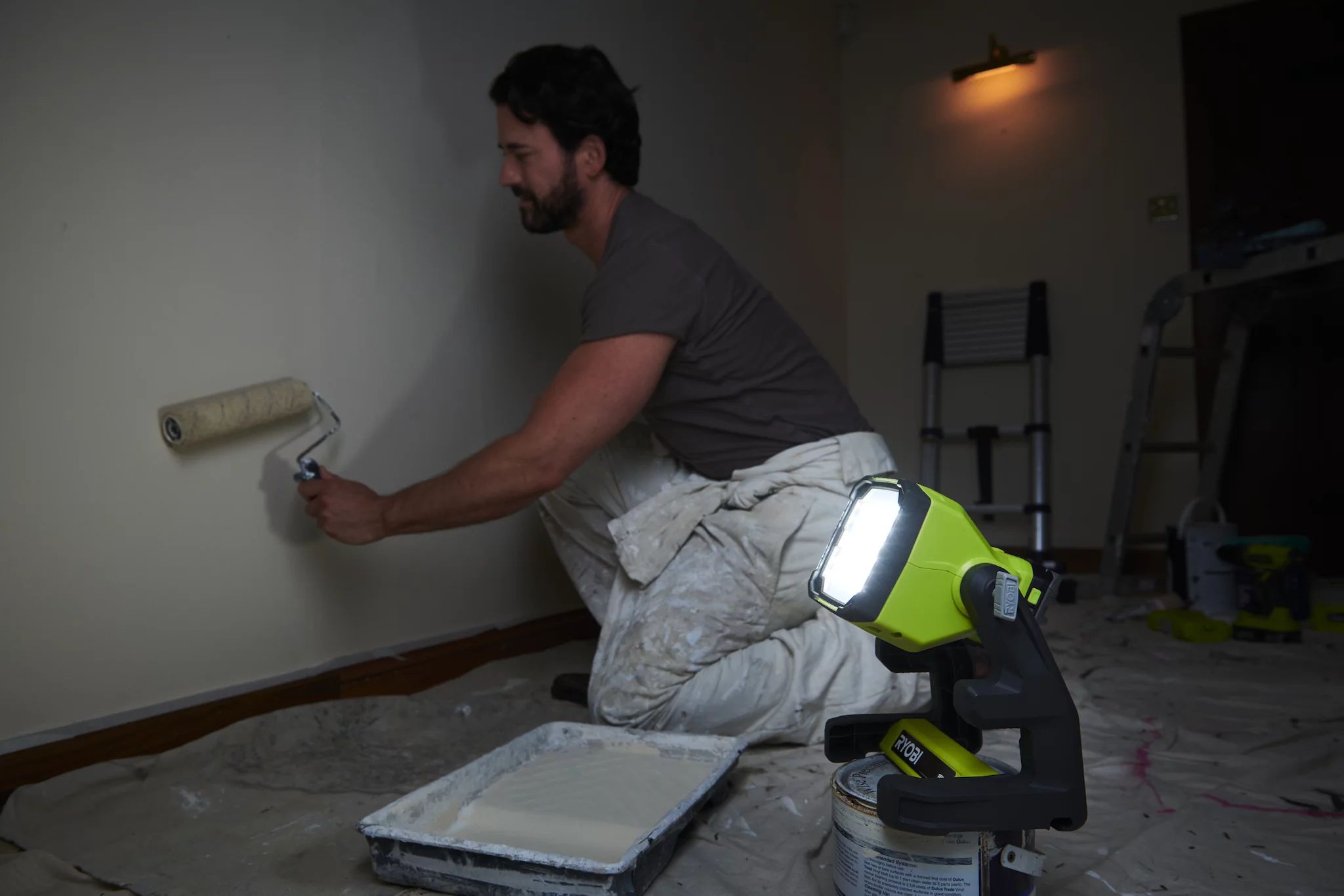 RYOBI 18 V ONE+ Akku-LED-Strahler RLFD18-0,
1800 Lumen, ohne Akku und Ladegerät