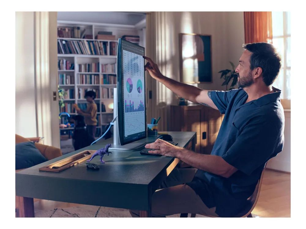 HP EliteStudio 8 G1i - All-in-One (Komplettlösung) - Core Ultra 5 235 / 3.4 GHz - vPro Enterprise - RAM 16 GB - SSD 512 GB - NVMe - Intel Graphics - Wi-Fi 6, Wi-Fi 7, Bluetooth, 1GbE - WLAN: 802.11a/b/g/n/ac/ax/be, Bluetooth 5.4 - Win 11 Pro - Monito
