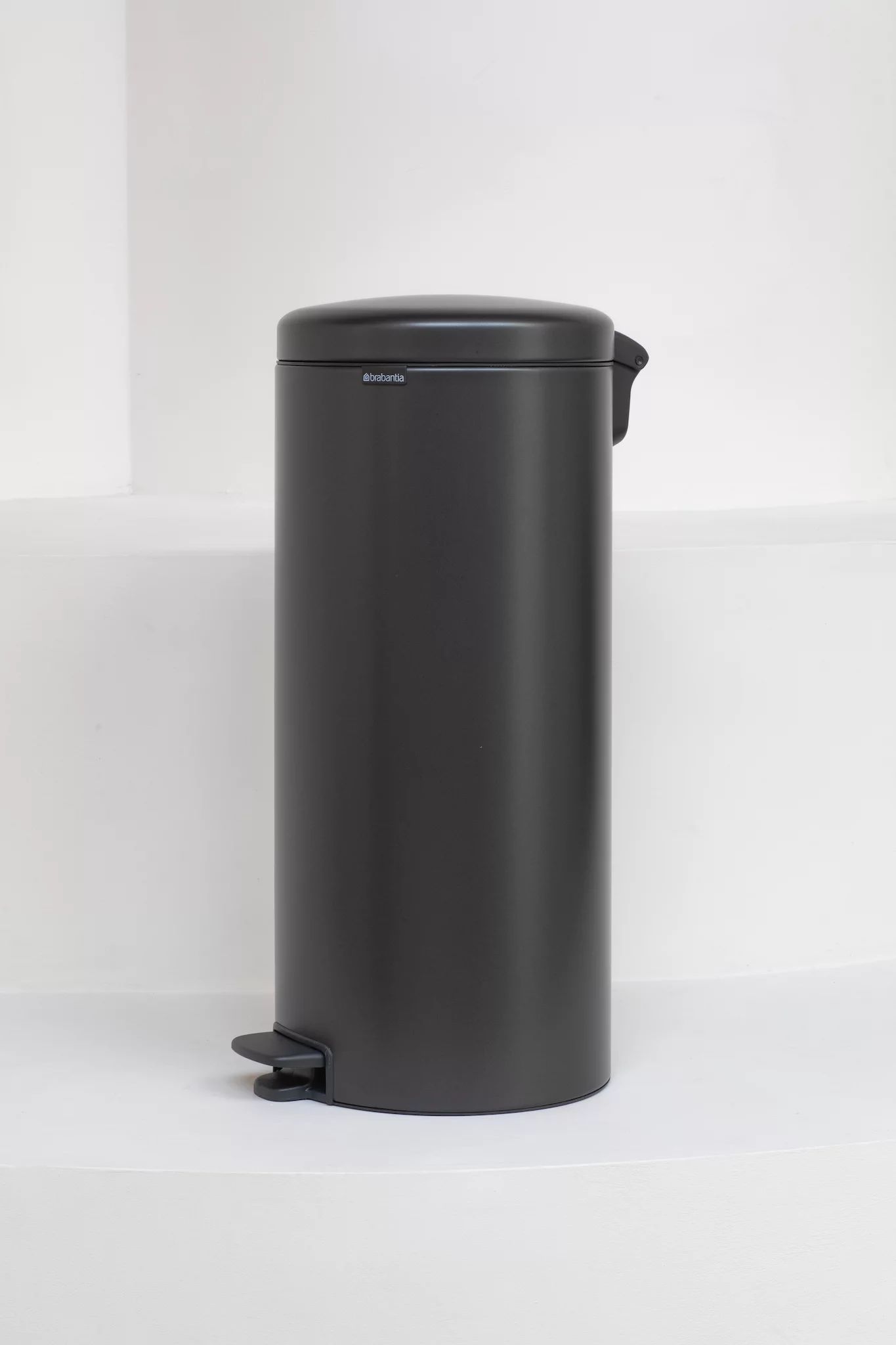 Brabantia newIcon Treteimer 30l mit Kunststoffeinsatz, Matt Black