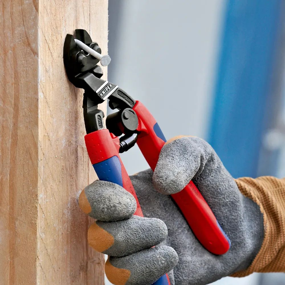 KNIPEX CoBolt® Kompakt-Bolzenschneider mit schlanken Mehrkomponenten-Hüllen schwarz atramentiert 200 mm