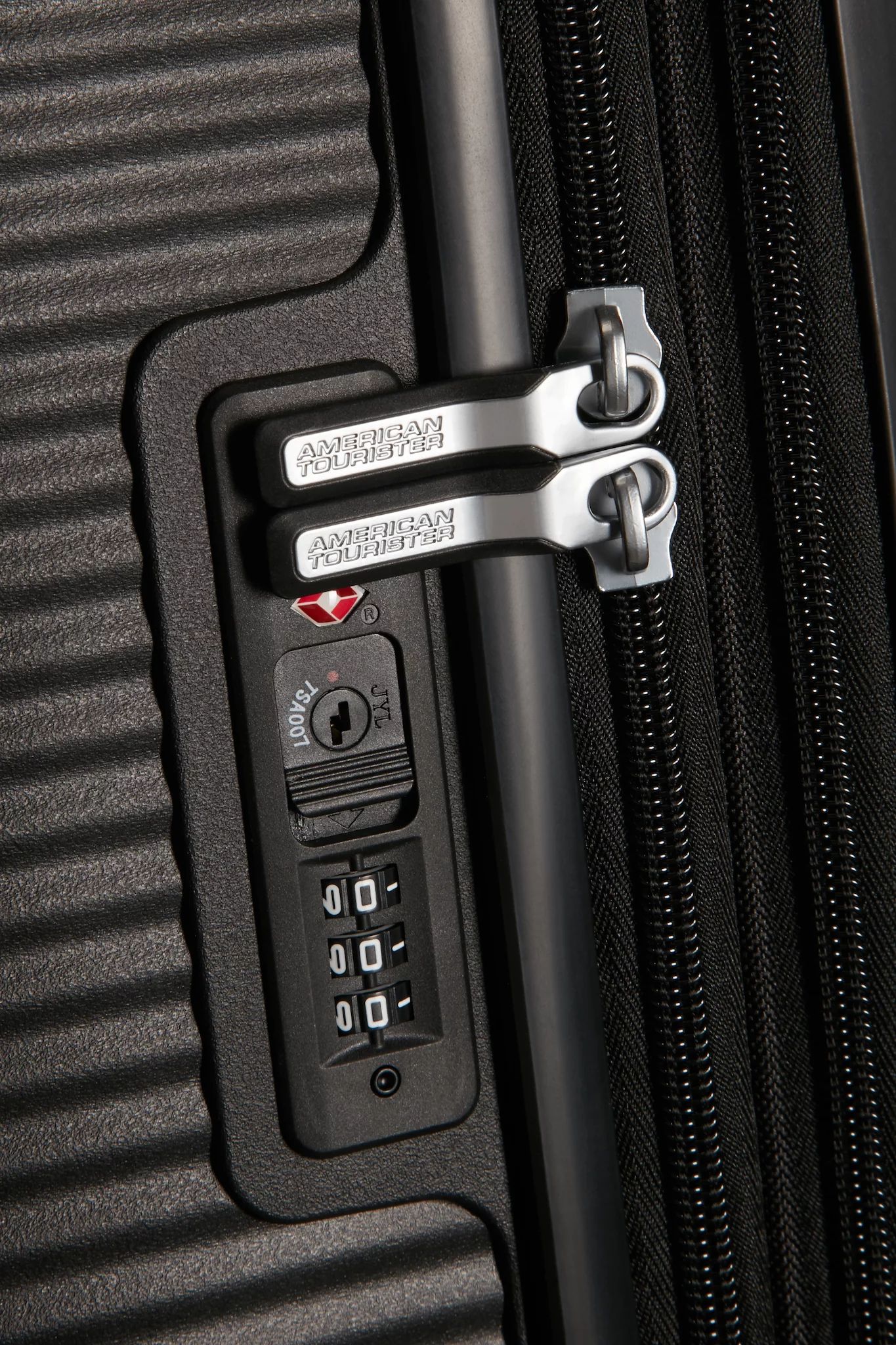 AMERICAN TOURISTER SOUNDBOX  SPINNER 55/20 TSA EXP, BASS BLACK