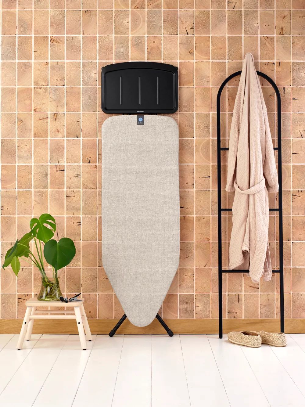 Brabantia Bügeltisch C, 124x45cm, Dst-Ablage Solid - Denim Grey
