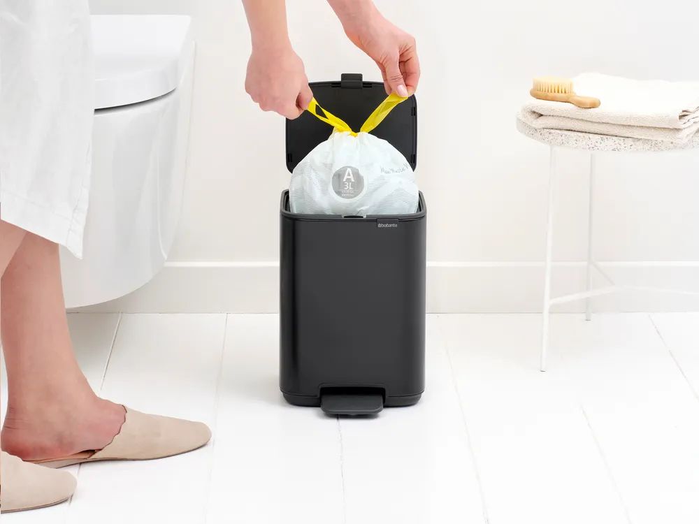 Brabantia Bo Treteimer, 4L - Matt Black