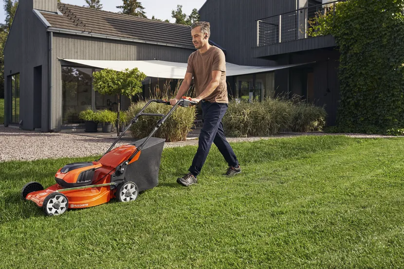 Husqvarna Set LC 142i inkl. BLi20 + C80