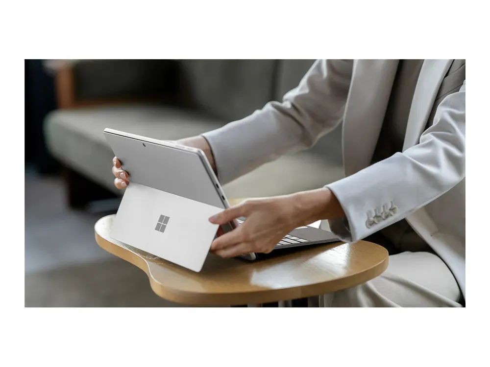 Microsoft Surface Pro Keyboard - Tastatur - mit Trackpad, Beschleunigungsmesser, Surface Slim Pen 2 Ablage- und Ladeschale - QWERTY - International Englisch - Platin - für Microsoft Surface Pro 8, Pro 8 for Business, Pro 9, Pro 9 for Business, Pro 10
