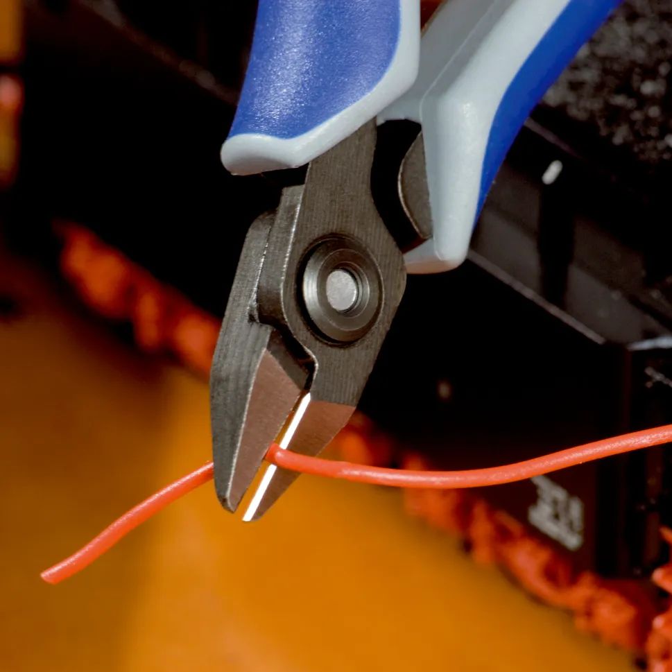KNIPEX 79 32 125 Präzisions-Elektronik-Seitenschneider mit Mehrkomponenten-Hüllen brüniert 125 mm