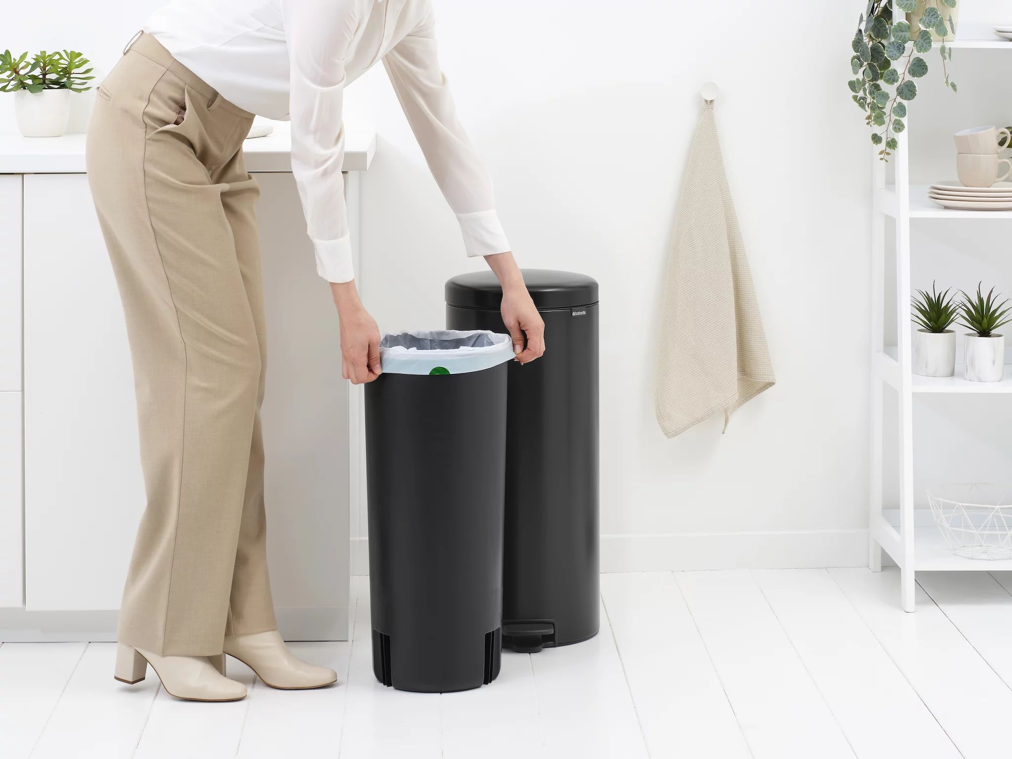 Brabantia newIcon Treteimer 30l mit Kunststoffeinsatz, Matt Black
