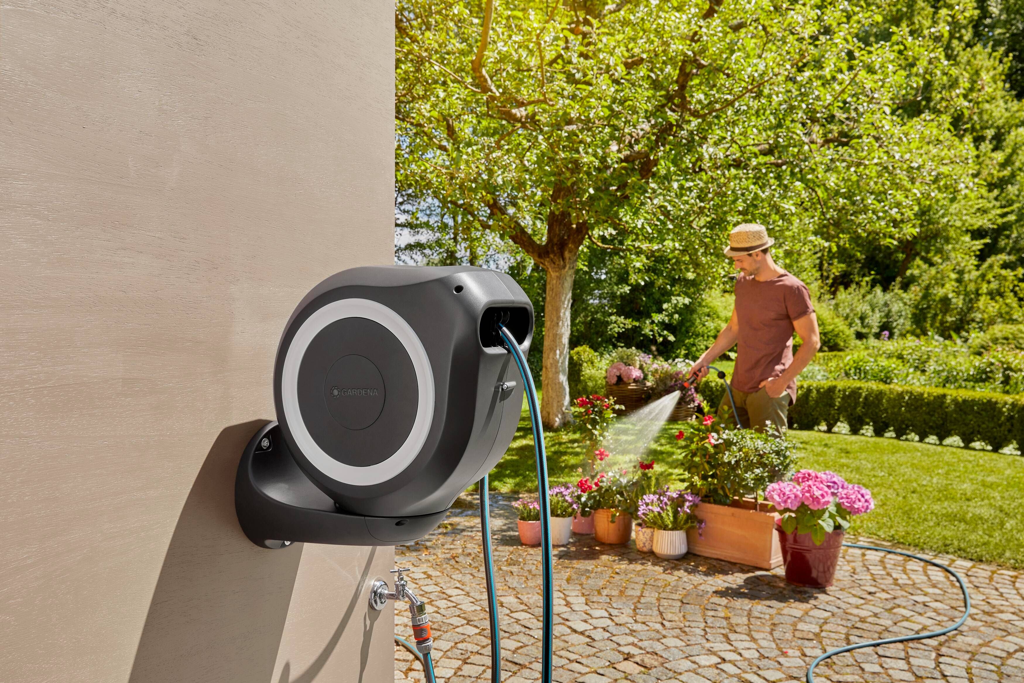 Gardena Wand-Schlauchbox RollUp M, 20 m, weiß Open-Box